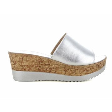 Chancletas En Piel Con Suela Sintetica 